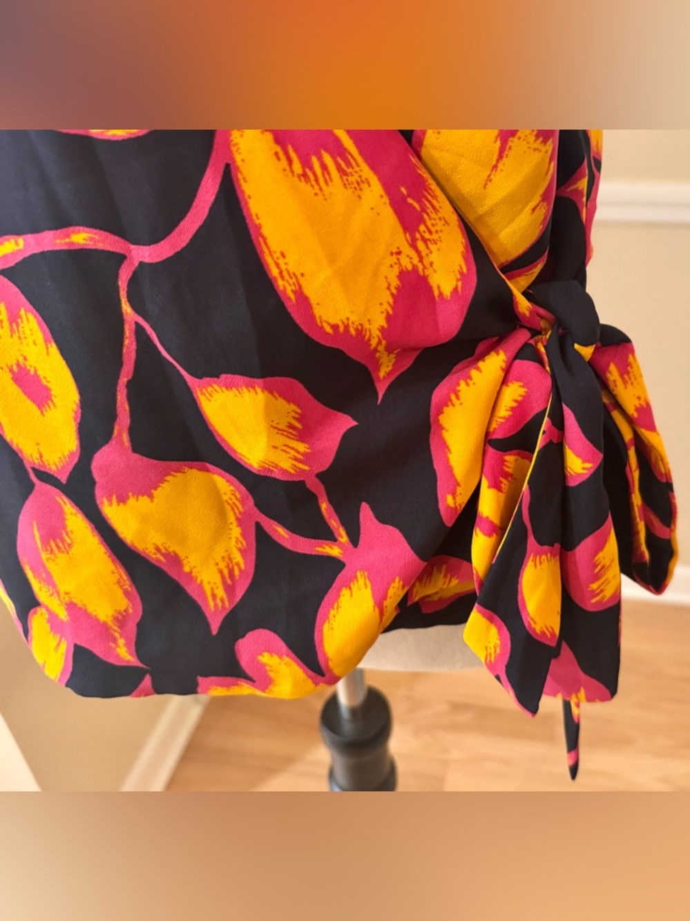 🏵️ Allison Joy Floral Wrap Top, Navy Pink & Orange V-Neck Tie Blouse, size M - Picture 3 of 10